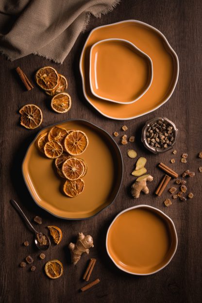 Prato de sobremesa Conceito preto fosco, verniz amarelo. - Imagem 3